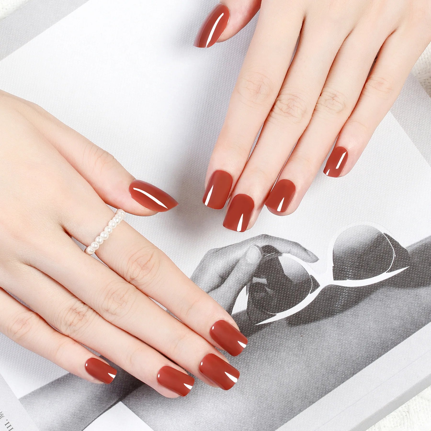 VITAGWX 24 Pcs False Nails Set Solid Color Press on Nails Short Artificial Reusable Nails Art Full Cover Stick on Nail Tips