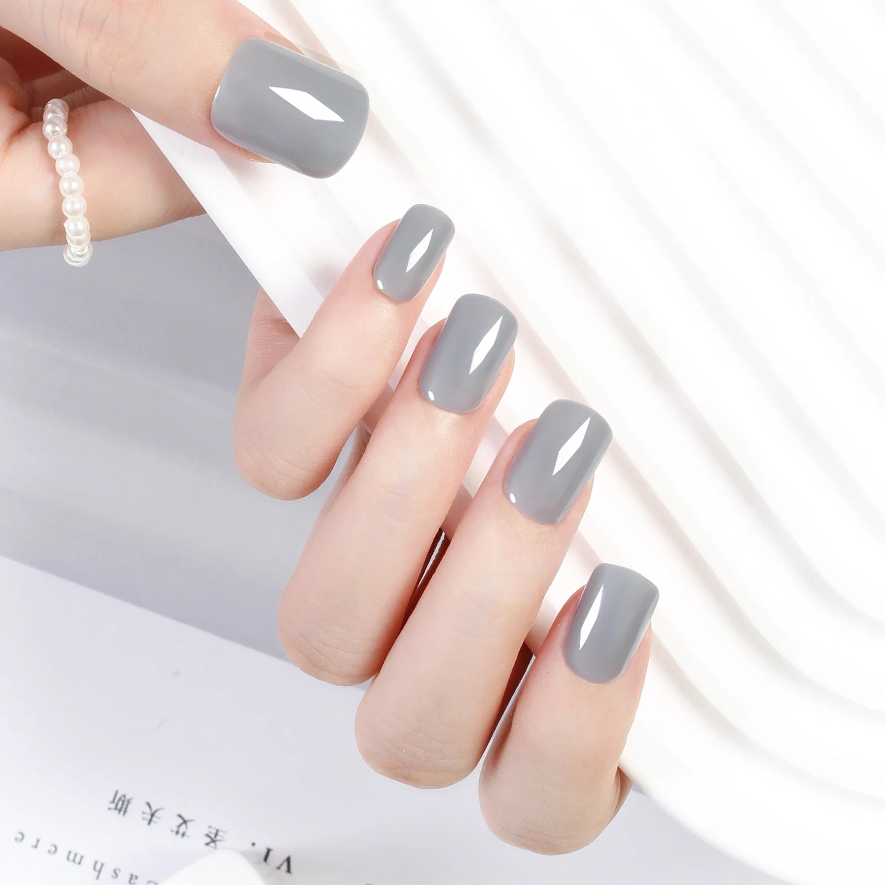 VITAGWX 24 Pcs False Nails Set Solid Color Press on Nails Short Artificial Reusable Nails Art Full Cover Stick on Nail Tips